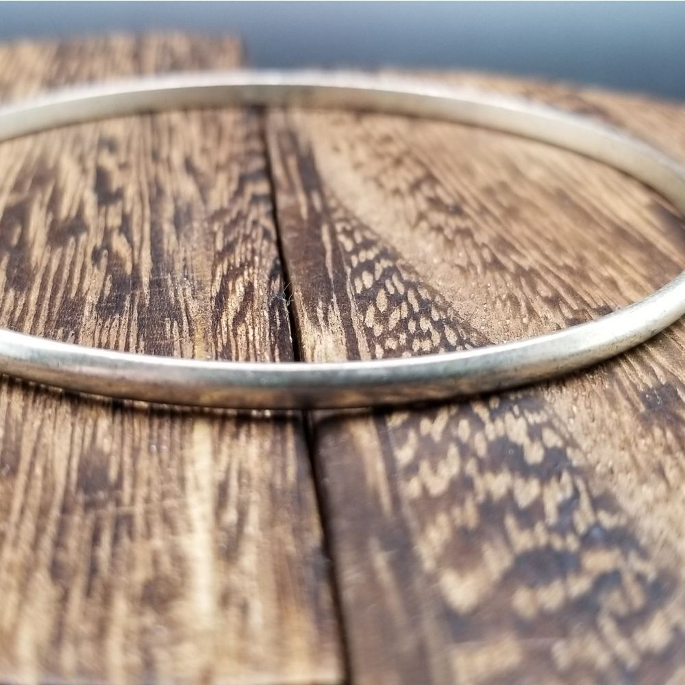 Antique silver tone bangle bracelet simplistic jewelry B929